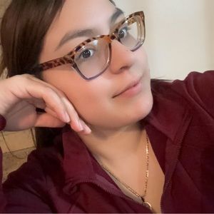 Meet your Posher, Nayeli